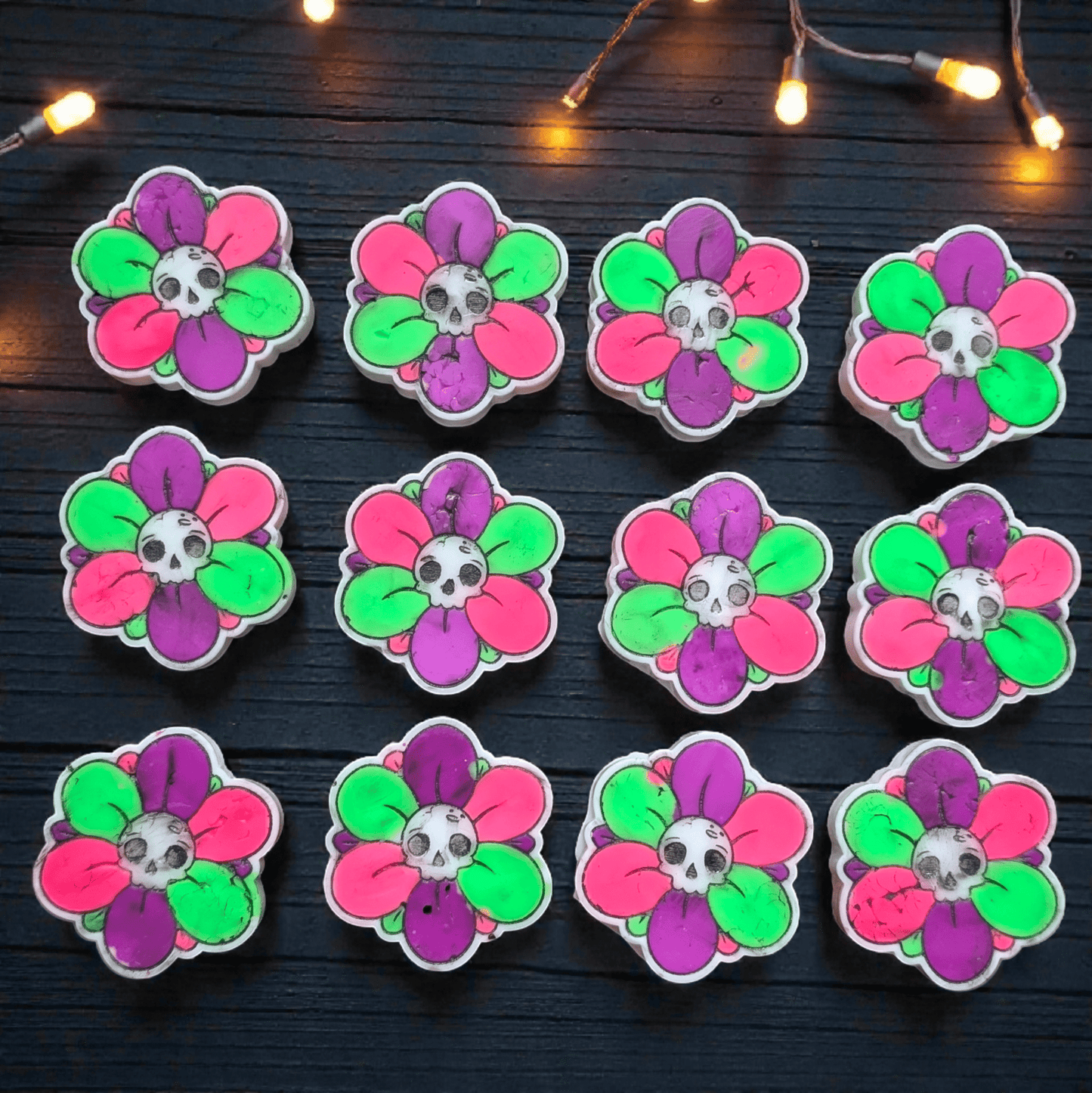 Palo Santo, Sandalwood & Moss - Skull Flower Wax Melt - avarosearomas