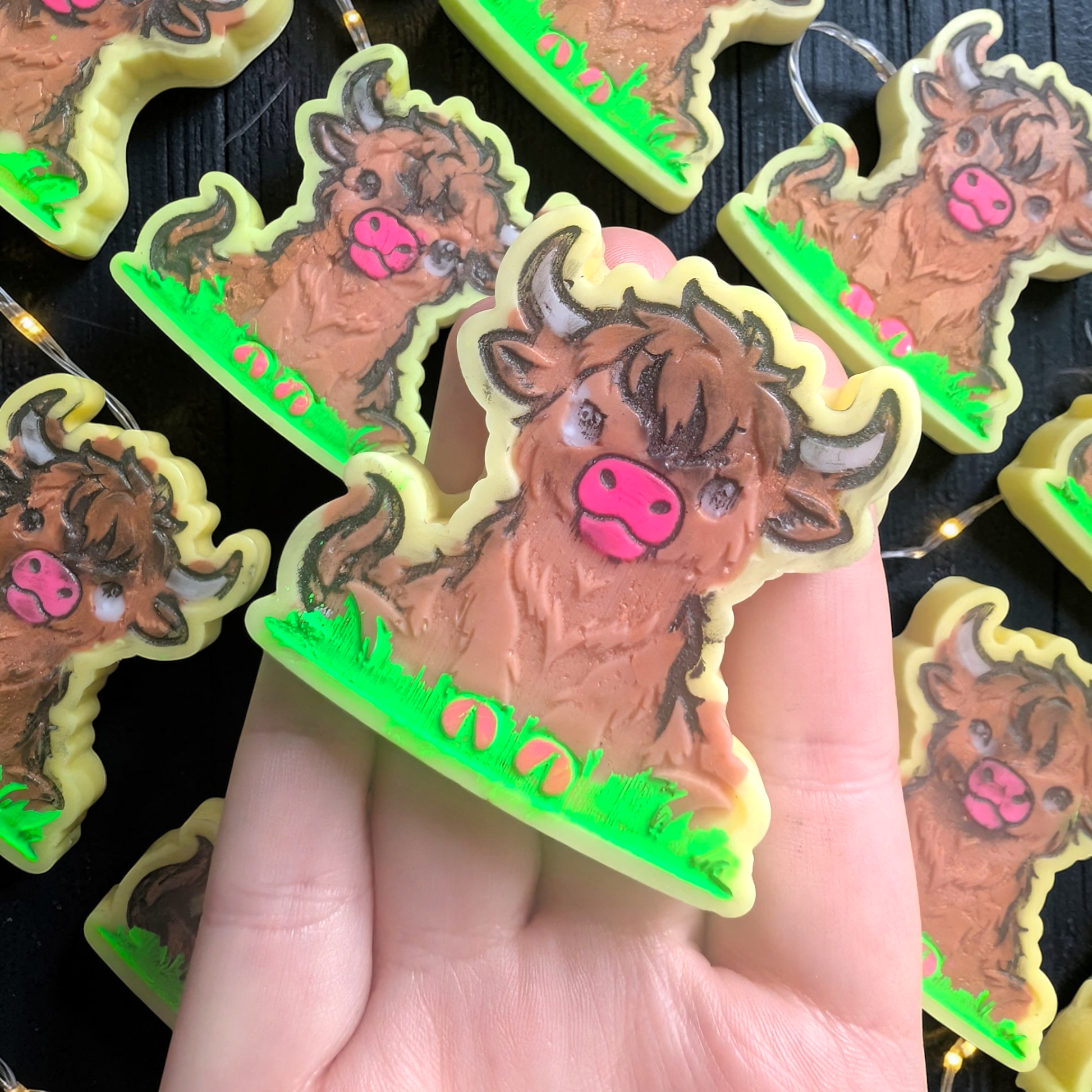 Lemon Kissed - Highland Cow Wax Melt - avarosearomas