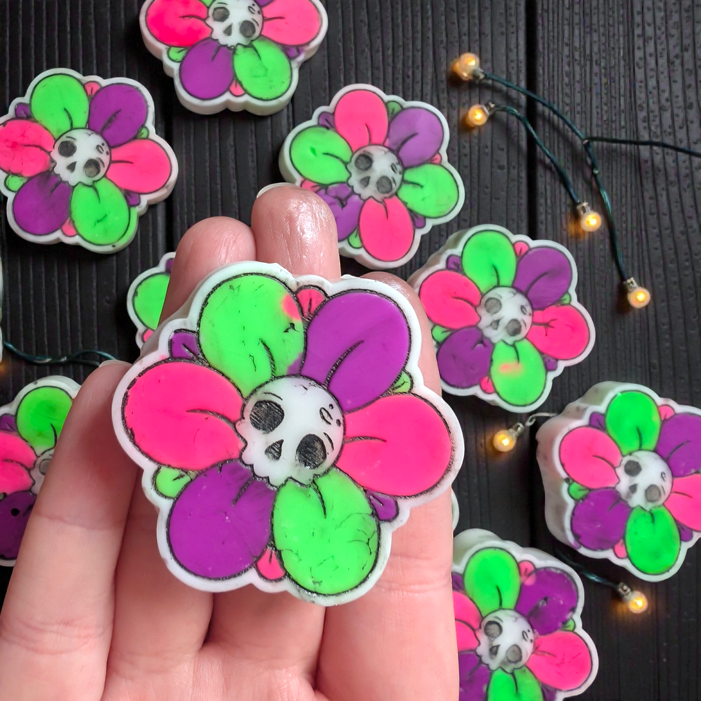 Palo Santo, Sandalwood & Moss - Skull Flower Wax Melt - avarosearomas