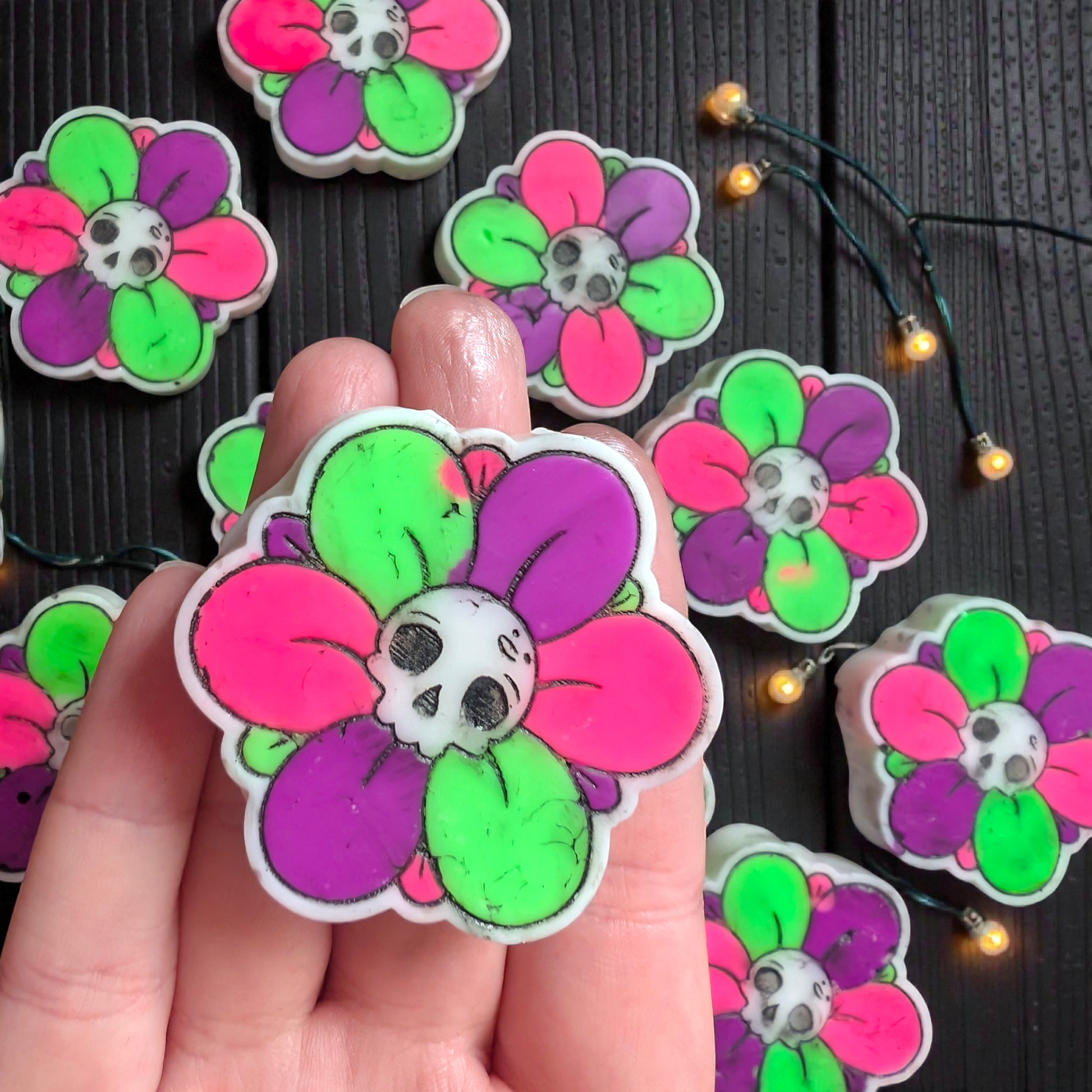 Palo Santo, Sandalwood & Moss - Skull Flower Wax Melt - avarosearomas